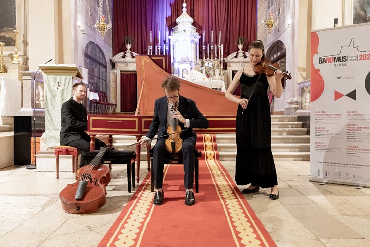 Trio Adriatico - Helga Korbar (barokna violina), Mauro Colantoni (viola da gamba) i Franjo Bilić (čembalo)